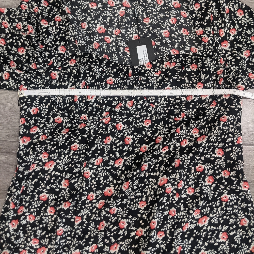 PrettyLittleThing Plus Black Floral Print Cupped Split Detail Midi Dress - Picture 11 of 14